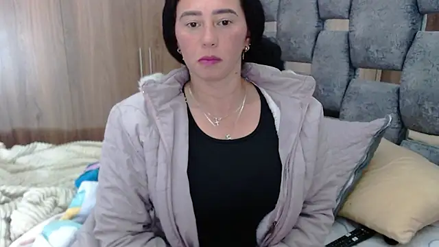 Snapshot of sara_hott_1 chatting on January 30, 9:04 pm sara hott 1 online show from January 30, 9:04 pm