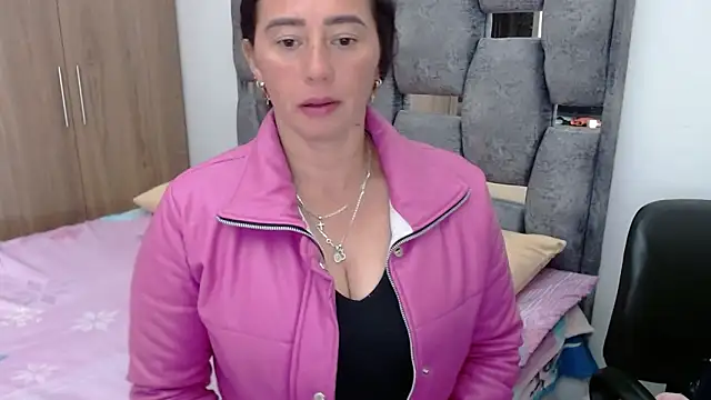 Snapshot of sara_hott_1 chatting on February 3, 8:03 pm sara hott 1 online show from February 3, 8:03 pm