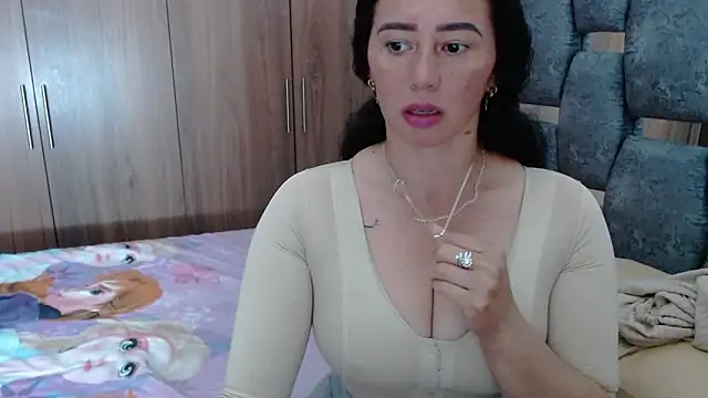 Snapshot of sara_hott_1 chatting on February 10, 7:28 pm sara hott 1 online show from February 10, 7:28 pm