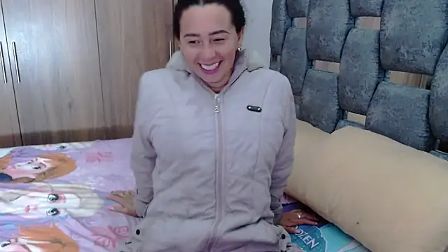 Snapshot of sara_hott_1 chatting on February 11, 12:48 pm sara hott 1 online show from February 11, 12:48 pm