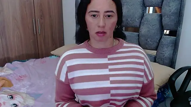 Snapshot of sara_hott_1 chatting on February 13, 12:57 am sara hott 1 online show from February 13, 12:57 am