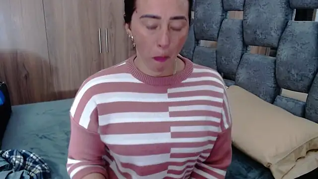 Snapshot of sara_hott_1 chatting on February 19, 2:01 pm sara hott 1 online show from February 19, 2:01 pm