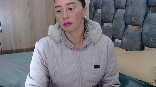 Snapshot of sara_hott_1 chatting on February 20, 6:57 pm sara hott 1 online show from February 20, 6:57 pm
