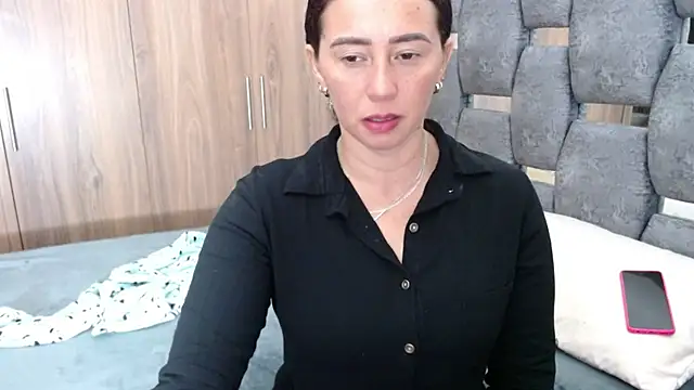 Snapshot of sara_hott_1 chatting on February 25, 5:25 pm sara hott 1 online show from February 25, 5:25 pm