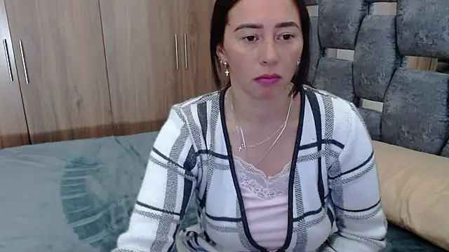 Snapshot of sara_hott_1 chatting on March 7, 12:34 pm sara hott 1 online show from March 7, 12:34 pm