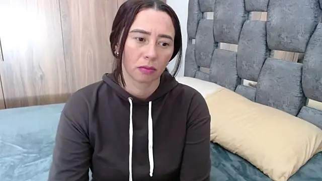Snapshot of sara_hott_1 chatting on March 14, 6:50 pm sara hott 1 online show from March 14, 6:50 pm