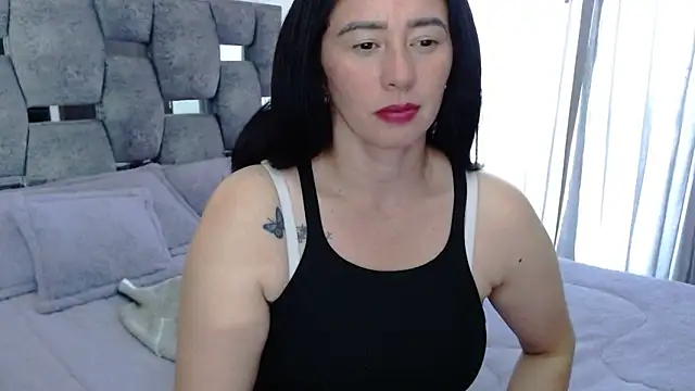 Snapshot of sara_hott_1 chatting on September 10, 7:47 pm sara hott 1 online show from September 10, 7:47 pm