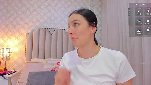 Pia Johnson  online show from April 14, 11:49 am