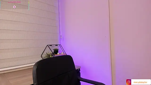 MERIDA TAYLOR online show from February 13, 6:48 pm