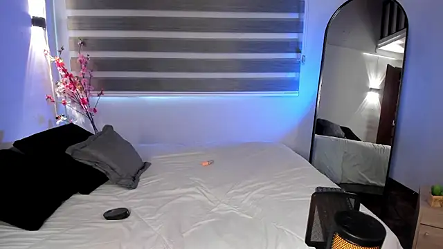 MERIDA TAYLOR online show from September 17, 1:02 pm