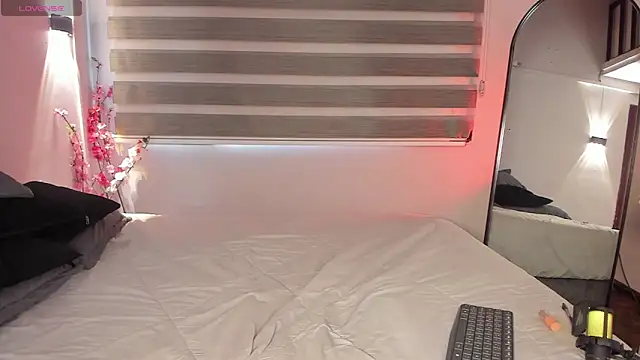 MERIDA TAYLOR online show from October 6, 1:52 pm