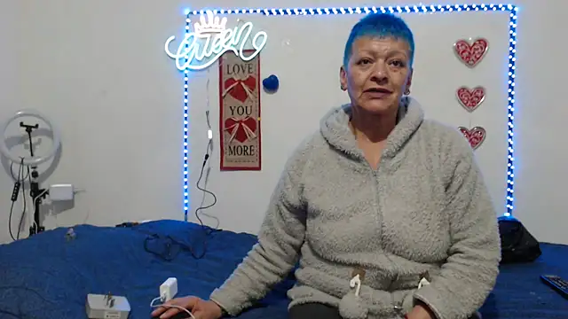 loquitaqueen011 online show from March 12, 12:42 am