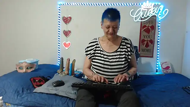 loquitaqueen011 online show from September 8, 10:09 pm