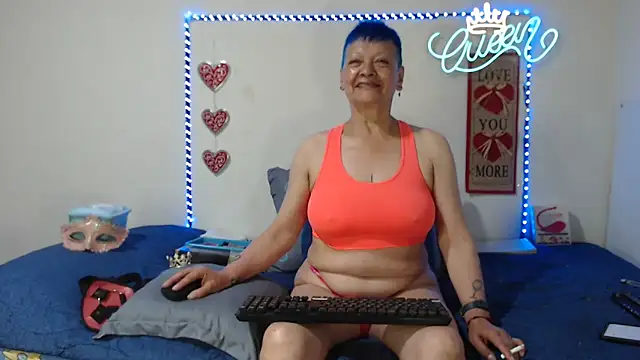loquitaqueen011 online show from April 9, 2:22 pm