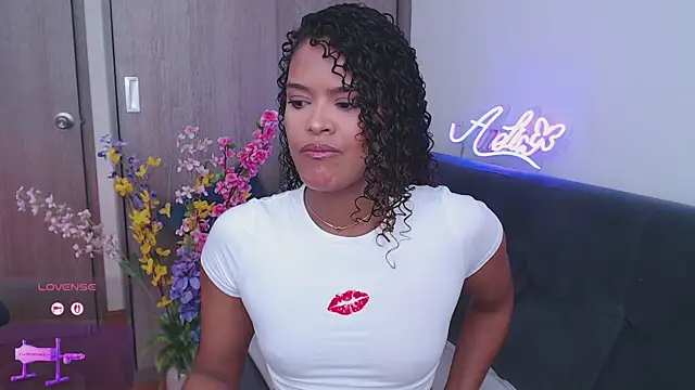 Amelia bss online show from November 10, 1:32 pm