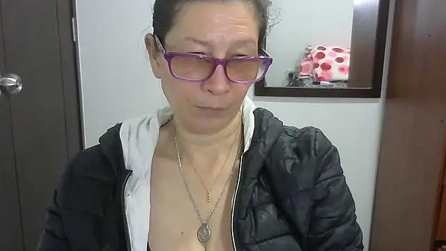 latin49 online show from March 8, 4:45 am