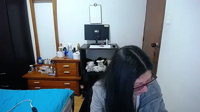 latin49 online show from October 11, 4:55 am