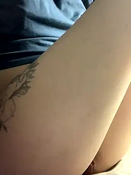 MiaBlossom online show from December 3, 11:55 am