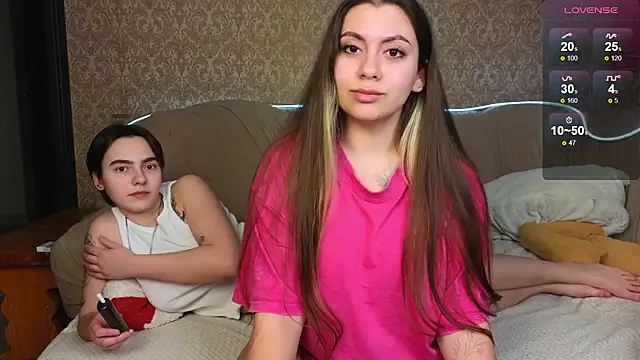 twobabesweet online show from March 1, 10:34 am