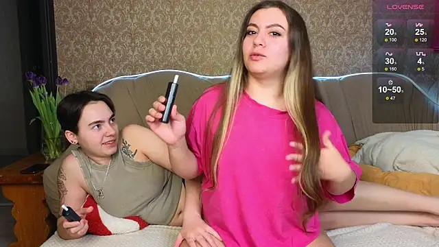 twobabesweet online show from March 11, 3:59 am