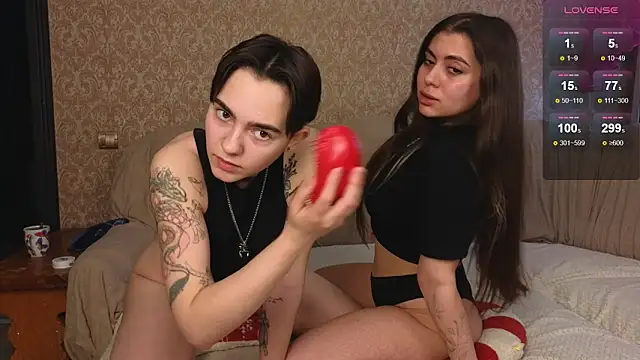 twobabesweet online show from March 15, 6:41 am