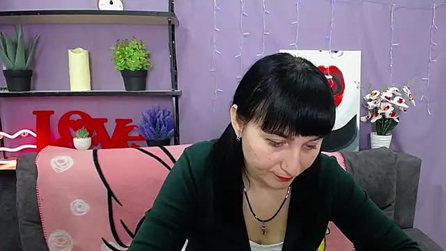 NinaFlawlees online show from March 13, 7:06 pm