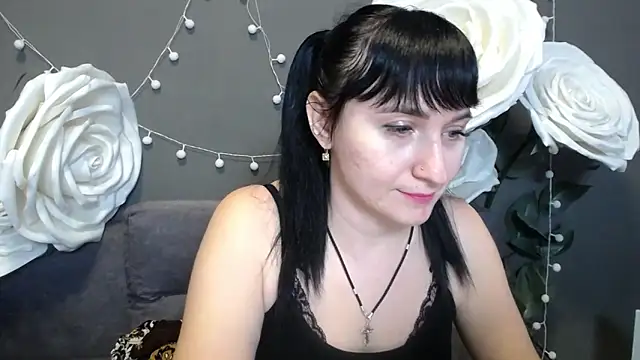 NinaFlawlees online show from November 23, 1:00 pm