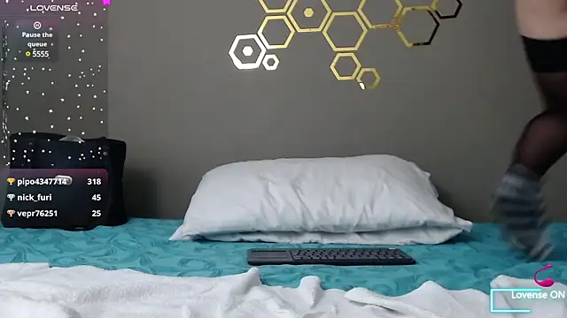 adriscute online show from January 22, 6:42 am