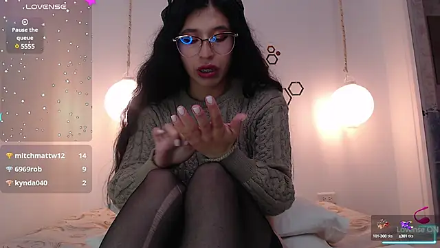 adriscute online show from January 29, 2:19 am