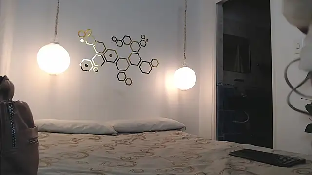 adriscute online show from March 18, 4:26 am