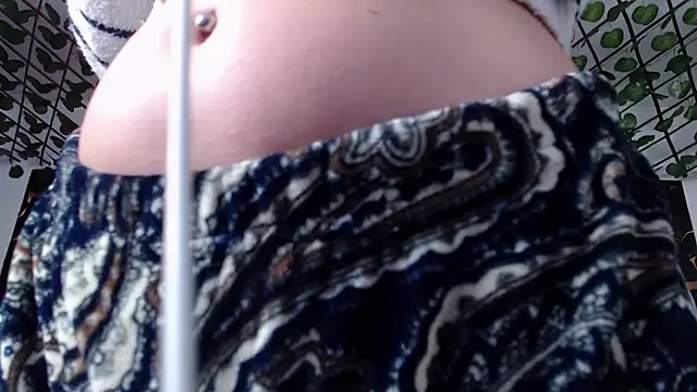 adriscute online show from April 20, 7:04 pm