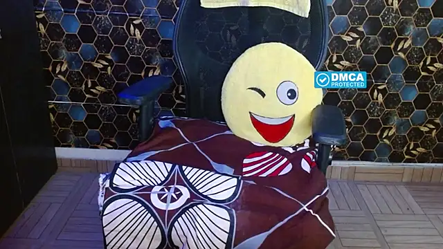 Snapshot of KinderrJoy chatting on February 3, 6:40 am KinderrJoy online show from February 3, 6:40 am