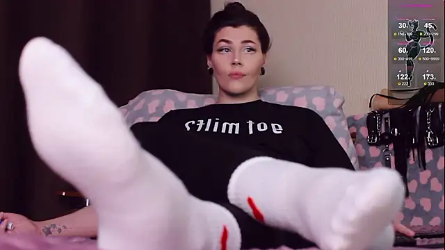 Luna Blake online show from December 7, 9:00 pm