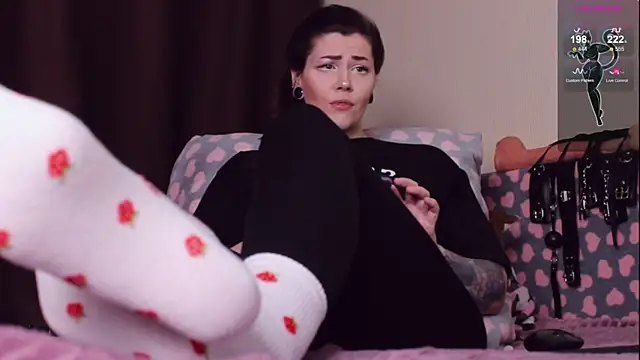 Luna Blake online show from December 11, 4:20 pm