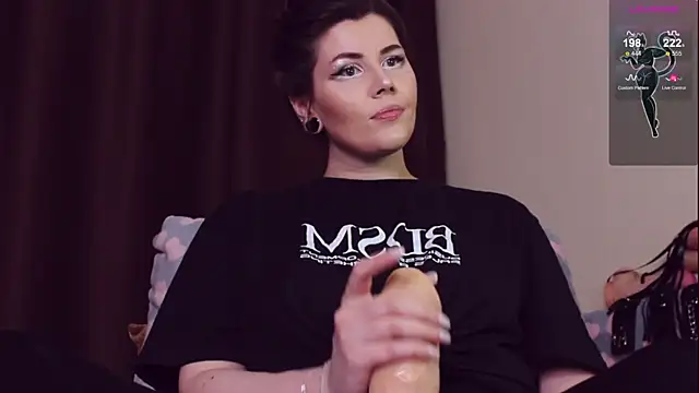 Luna Blake online show from February 13, 7:31 pm