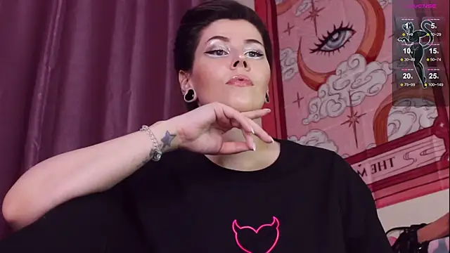 Luna Blake online show from February 15, 7:39 pm