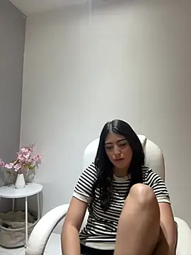 Snapshot of Gaby_zahir_ chatting on December 10, 11:51 pm Gaby zahir  online show from December 10, 11:51 pm