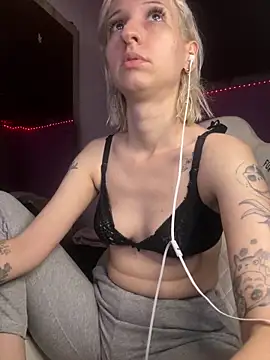 bunnydark00 online show from April 17, 4:59 am