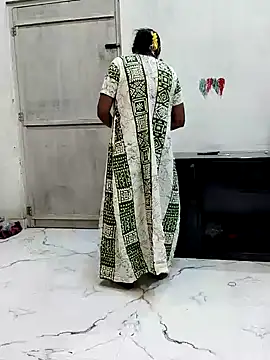 Queen Dolly online show from December 1, 6:30 pm