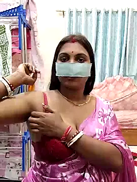 Queen Dolly online show from December 7, 6:15 pm