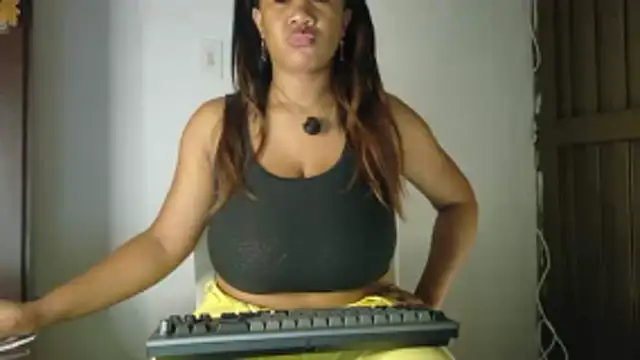 Snapshot of ashanty_1012 chatting on February 16, 12:07 am ashanty 1012 online show from February 16, 12:07 am