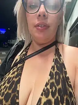 EvaWelly online show from June 8, 11:38 pm
