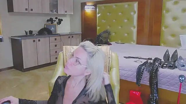 DomCaprisse online show from October 14, 11:11 am