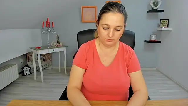 LollaGirl online show from March 5, 4:13 am