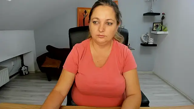 LollaGirl online show from September 10, 3:39 am