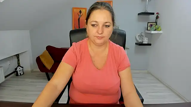 LollaGirl online show from October 2, 3:24 am