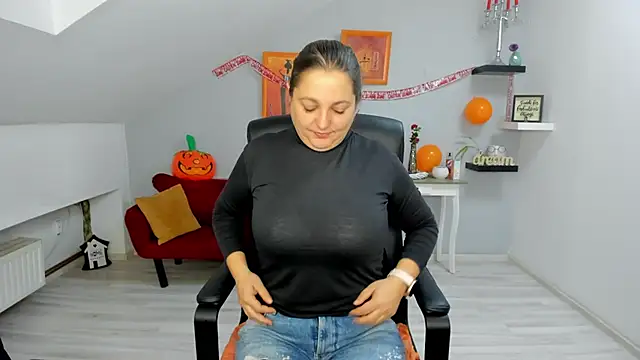 LollaGirl online show from October 30, 4:25 am