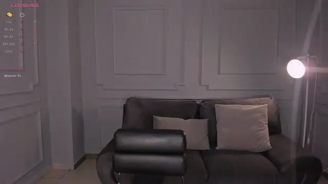 RossieRhoades online show from March 5, 1:31 am