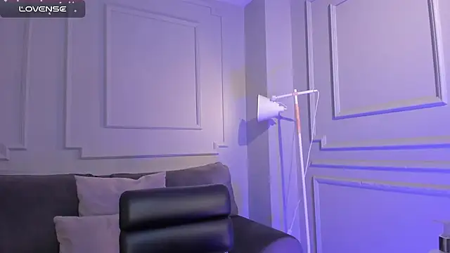 EveBensonX online show from February 4, 2:43 pm