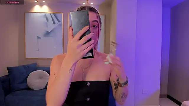 EveBensonX online show from March 1, 12:45 pm